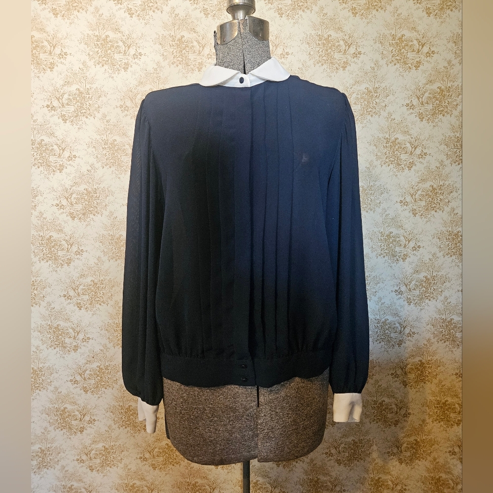 Liz Claiborne Size 8 Blouse